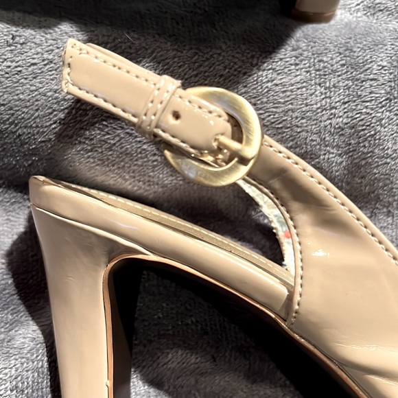 Tahari Carolyn Nude Slingback High Heels 7.5m - Picture 12 of 12